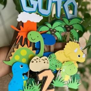 Arquivo digital de topo de bolo Dino no formato Studio, ideal para festas infantis com tema de dinossauros e aventuras pré-históricas.