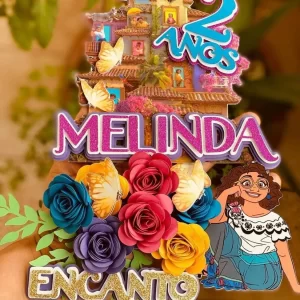 Arquivo digital de topo de bolo Encanto para imprimir no formato Studio, ideal para festas infantis com tema da família Madrigal e cores vibrantes.