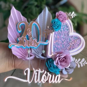 Topo de Bolo Folha Plissada Studio para festa de aniversário e decoração temática