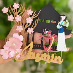 Topo de bolo Mulan para imprimir, ideal para festa de aniversário infantil e decoração temática de princesas e filmes Disney.