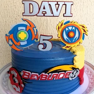 Arquivo digital de topo de bolo Beyblade no formato Studio, ideal para festas infantis com tema de batalhas e aventura.
