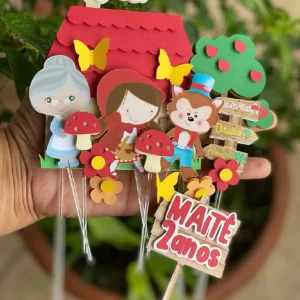 Arquivo digital de topo de bolo Chapeuzinho Vermelho para imprimir no formato Studio, ideal para festas infantis com tema de contos de fadas.