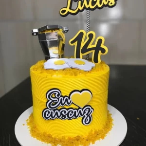 Topo de bolo Cuscuz para imprimir, ideal para festa de aniversário infantil e decoração temática criativa.