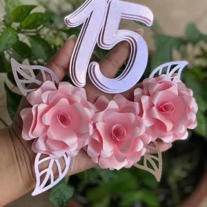 Arquivo digital de topo de bolo Quinze Anos no formato Studio, ideal para festas de debutantes.