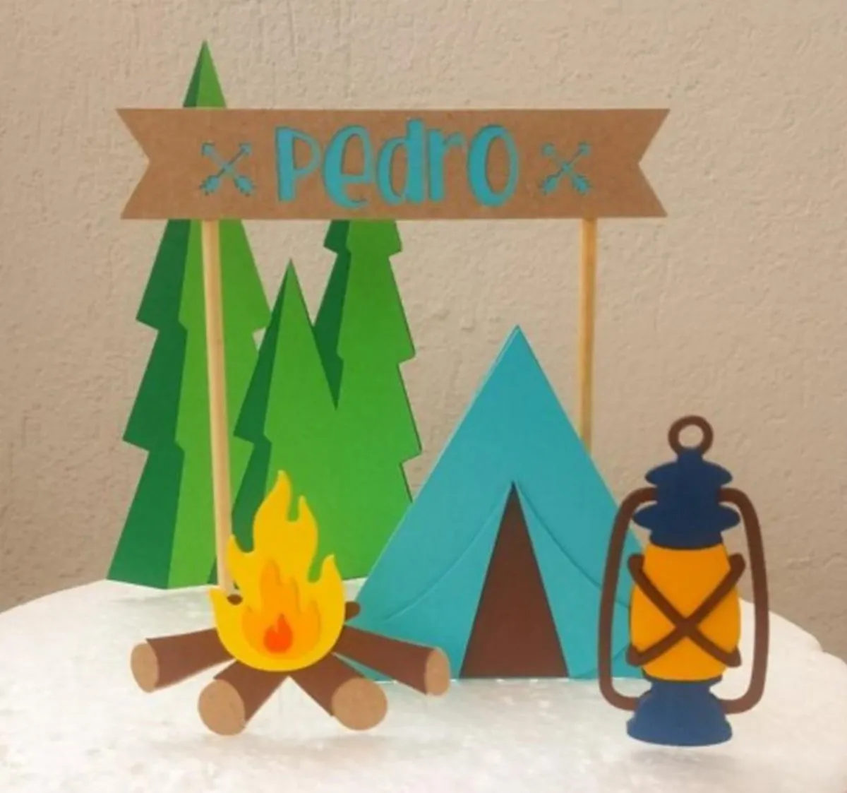 Tema Topo de Bolo Acampamento Studio para festa infantil temática