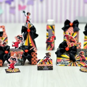 Arquivo de Corte Os Incríveis Studio para decoração completa de festa infantil com topo de bolo, enfeites, centro de mesa e lembrancinhas.