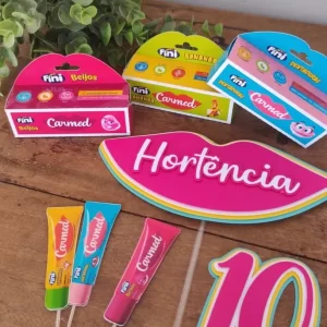 Arquivo digital topo de bolo Carmed em Studio para imprimir, ideal para decoração de festa infantil e aniversários personalizados.