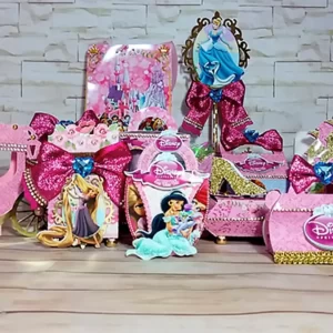 Arquivo de Corte Princesas Disney Studio e PDF para decoração completa de festa infantil com toppers, enfeites, centro de mesa e lembrancinhas.