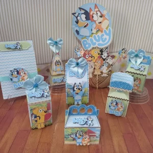 Conjunto de elementos do desenho Bluey (balões, brinquedos, bolas) em Arquivo de Corte Studio, PNG e PDF para decoração