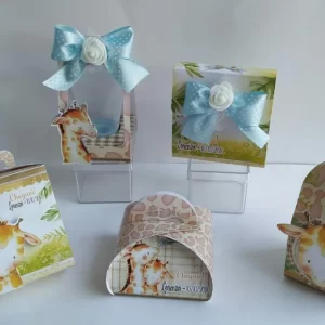 Enfeite personalizado para porta de maternidade em Studio e PDF.